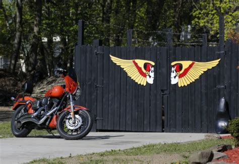 The <b>Hells</b> <b>Angels</b> are back in <b>Akron</b>, moving into a house formerly occupied by the North Coast Motorcycle Club. . Hells angels akron ohio